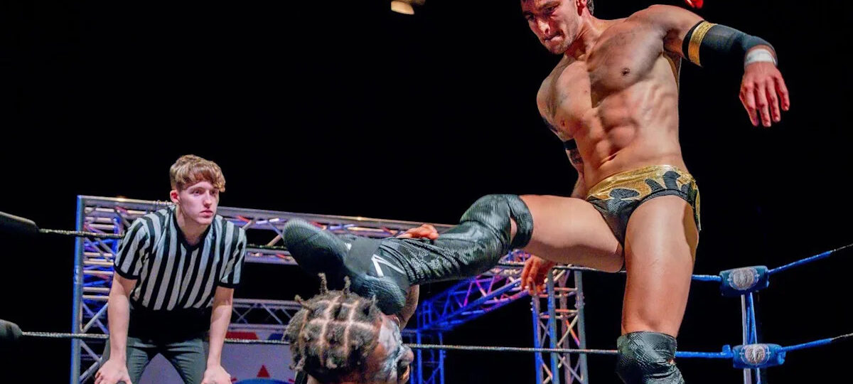 Estate agent becomes Mexican lucha libre wrestler