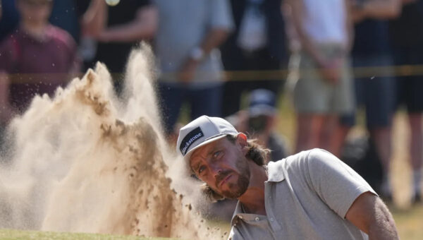 Fleetwood rallies late but Rose falters as English contingent makes sluggish start at British Open
