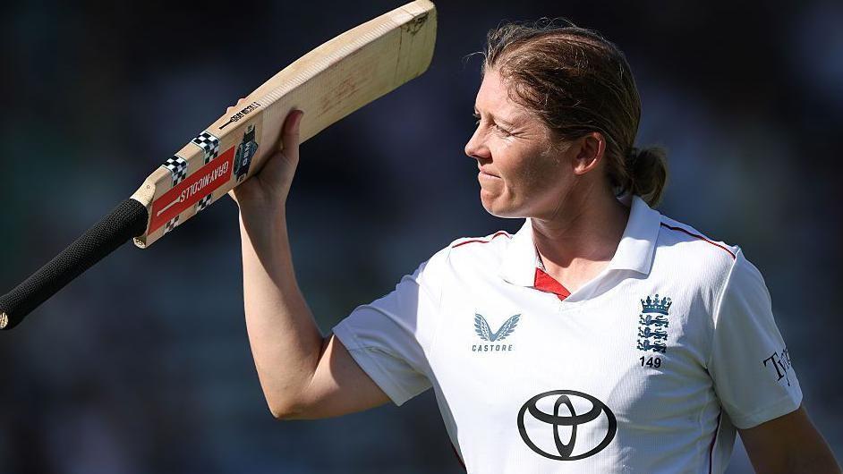 England facing defeat in Knight & Beaumont’s farewell