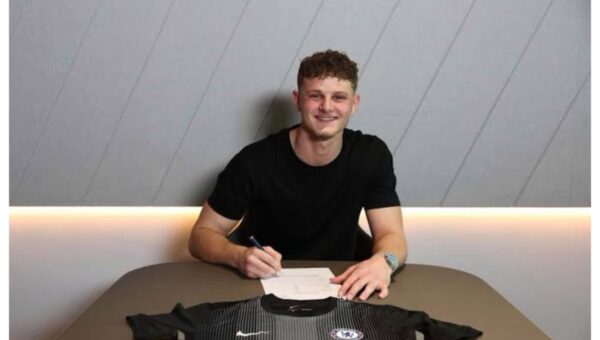 Transfer: Chelsea announce deal for Merrick