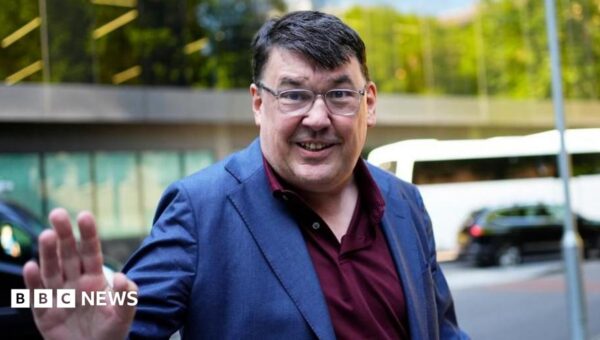Graham Linehan receives settlement from Met over online post arrest