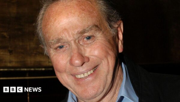 Neighbours actor Terence Donovan dies aged 90