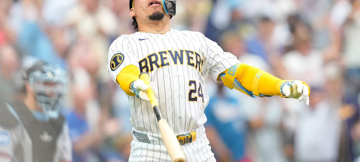 Brewers' social media flips out after William Contreras' bat flip