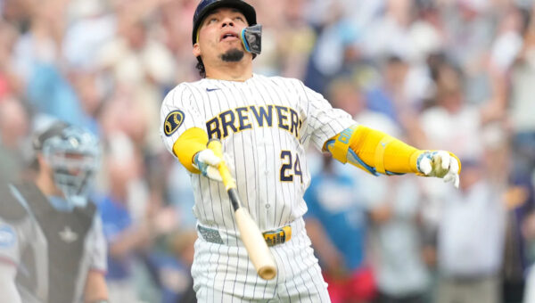 Brewers’ social media flips out after William Contreras’ bat flip
