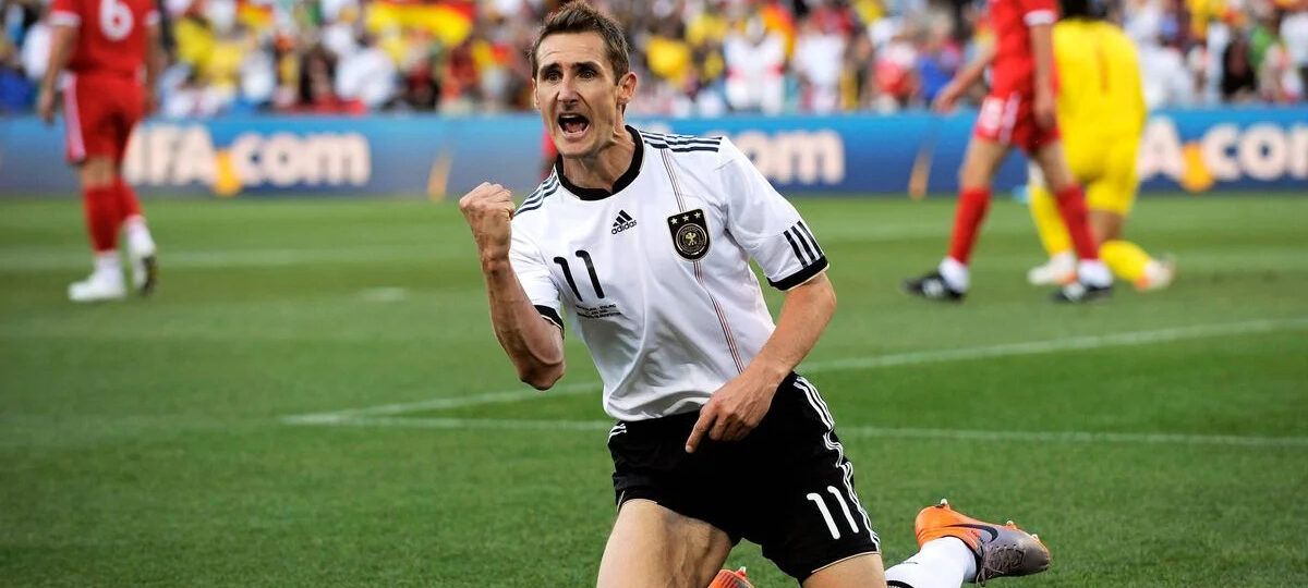 The players with the most non-penalty goals in World Cup history