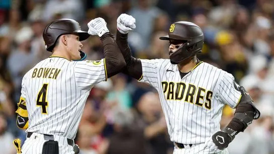Padres’ bats come alive, roll past Diamondbacks 10-4