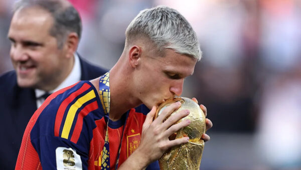 ‘He’s lying’ – Dani Olmo blasts Roberto Ayala’s apology after World Cup final punch