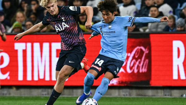 Roberto De Zerbi praises Luca Williams-Barnett, clarifies Bergvall situation following Sydney preseason friendly