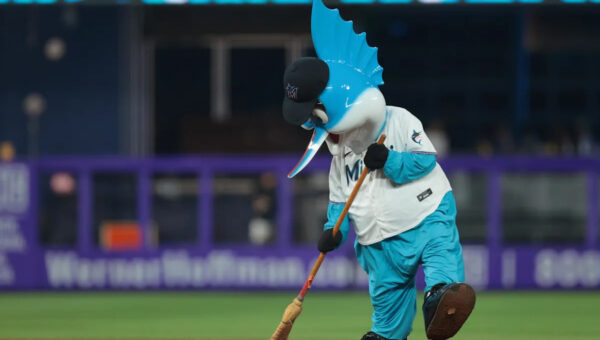 Mariners pay for their mistakes, get swept in Miami