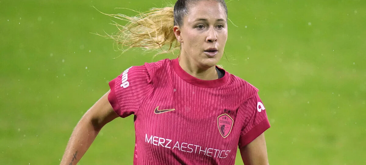 Sanchez scores twice and the Courage top the Reign 3-1 in the NWSL