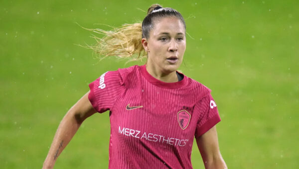 Sanchez scores twice and the Courage top the Reign 3-1 in the NWSL