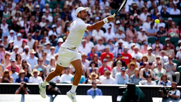 Djokovic recovers from poor third set to continue Wimbledon title bid