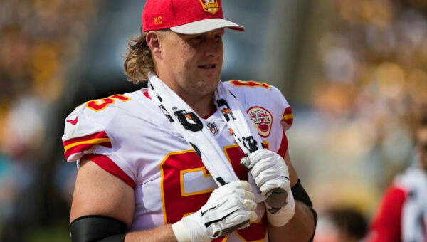 Former NFL guard Jordan Devey dies at 38