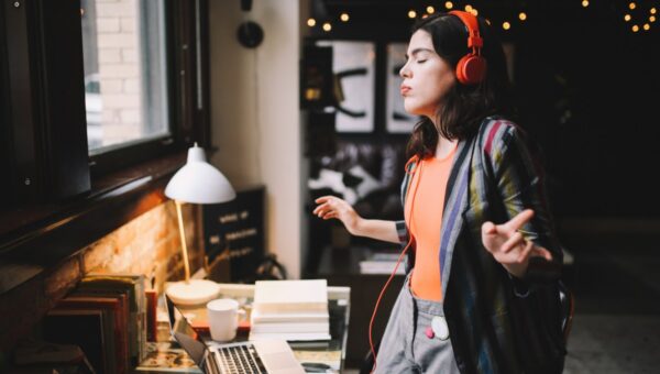 Winamp aims for a comeback with a new music player powered by Deezer