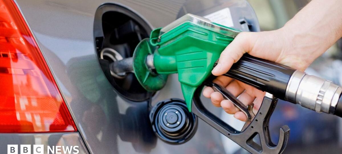Oil price dives as US and Iran pause attacks