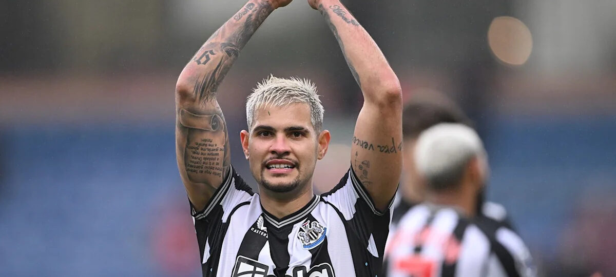 “Has all the cards.” Arsenal tipped to complete Guimaraes move