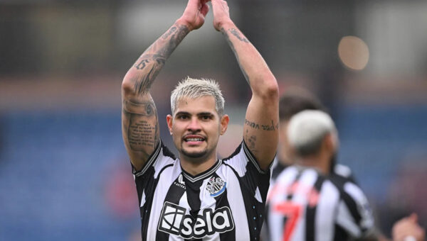 “Has all the cards.” Arsenal tipped to complete Guimaraes move
