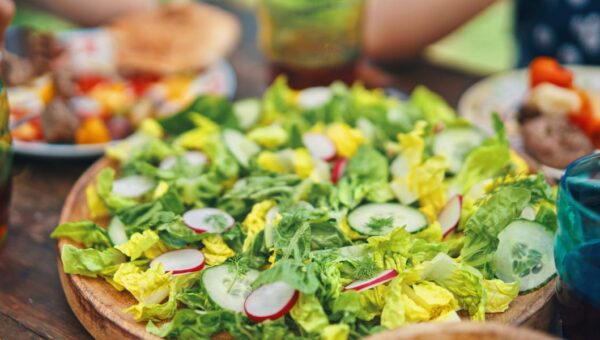 Missing your summer salads? Here’s when experts think it’s safer to eat leafy greens again.