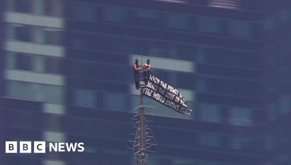 Watch: Two people climb to highest point of Empire State Building