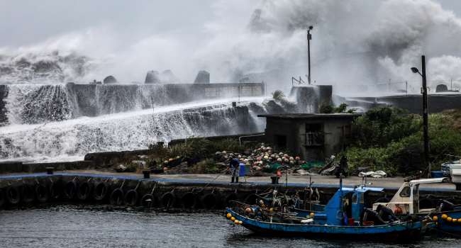 Landslides Kill 15 In Philippines As Typhoon Nears Taiwan