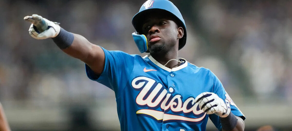 Garrett Mitchell's walk-off single in 10th lifts Brewers to 2-1 win over Marlins