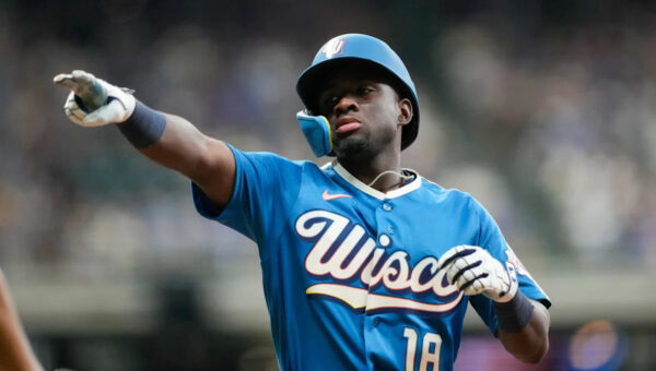 Garrett Mitchell’s walk-off single in 10th lifts Brewers to 2-1 win over Marlins