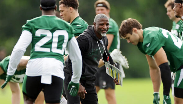 Aaron Glenn shares what most excites him about calling the Jets' defense