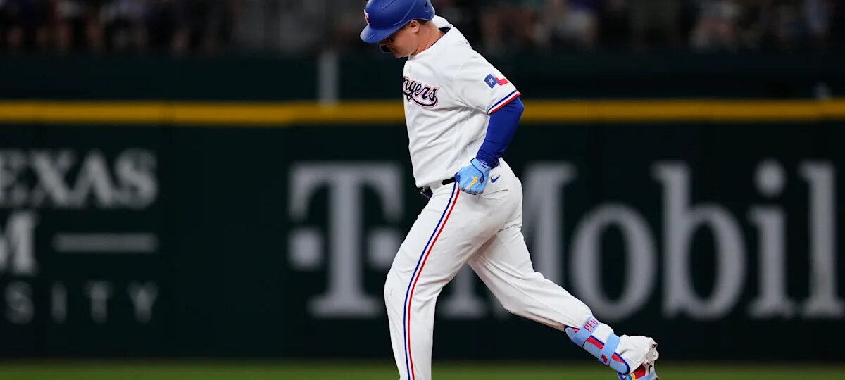 Joc Pederson hits first 2 of Rangers' 4 homers in 7-3 win over Mariners to take key AL West series