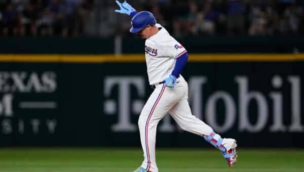Joc Pederson hits first 2 of Rangers' 4 homers in 7-3 win over Mariners to take key AL West series
