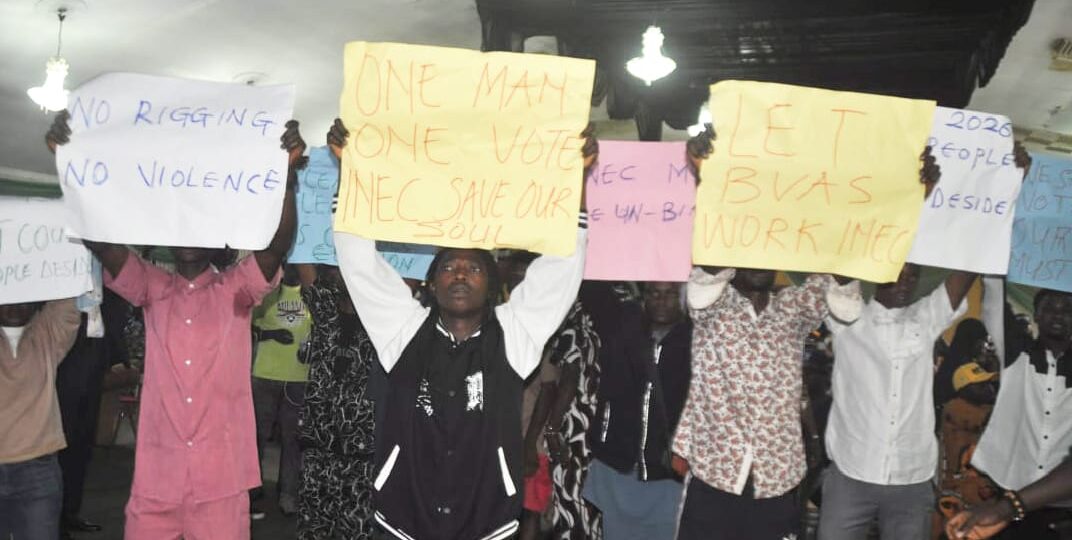 Osun Guber: Protesters storm INEC stakeholders’ meeting, boo Osun CP