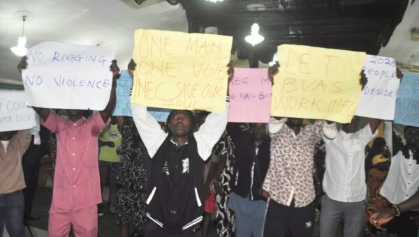 Osun Guber: Protesters storm INEC stakeholders’ meeting, boo Osun CP