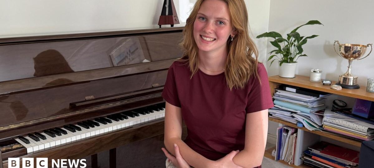 I passed my Grade 8 piano exam with one hand