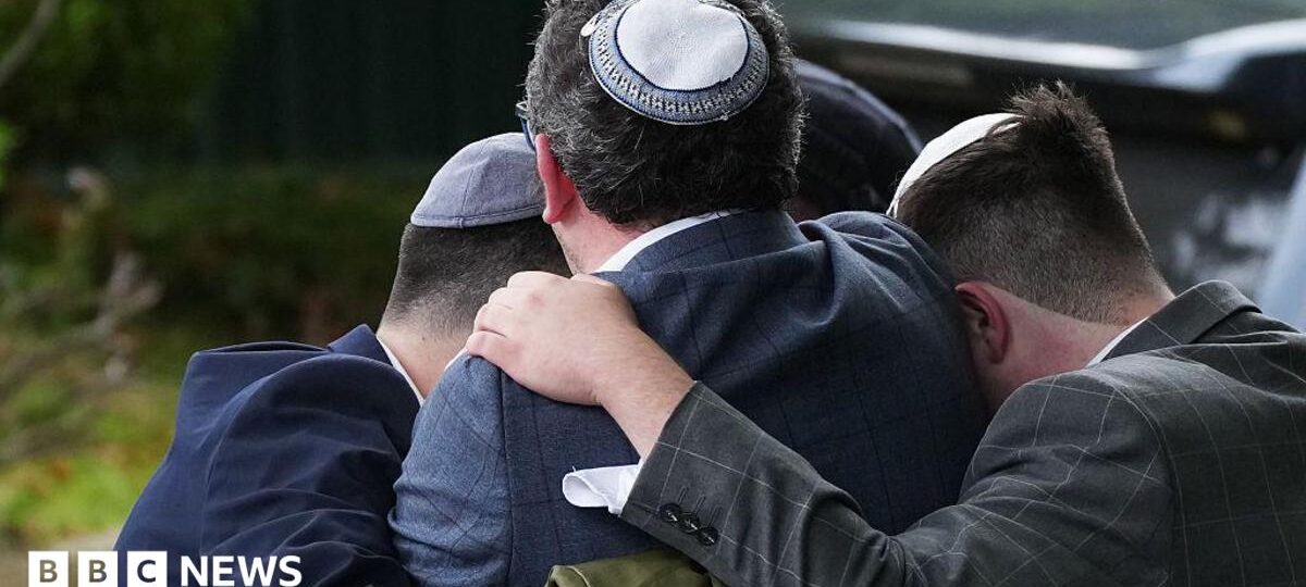 Report on Jewish diaspora finds biggest rise in antisemitism in UK