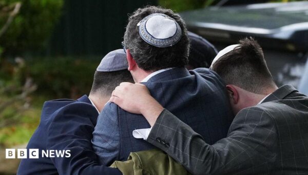 Report on Jewish diaspora finds biggest rise in antisemitism in UK