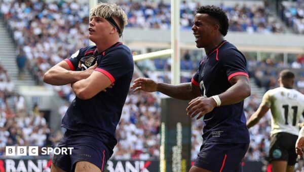 Eleven-try England thrash sorry Fiji to end losing run
