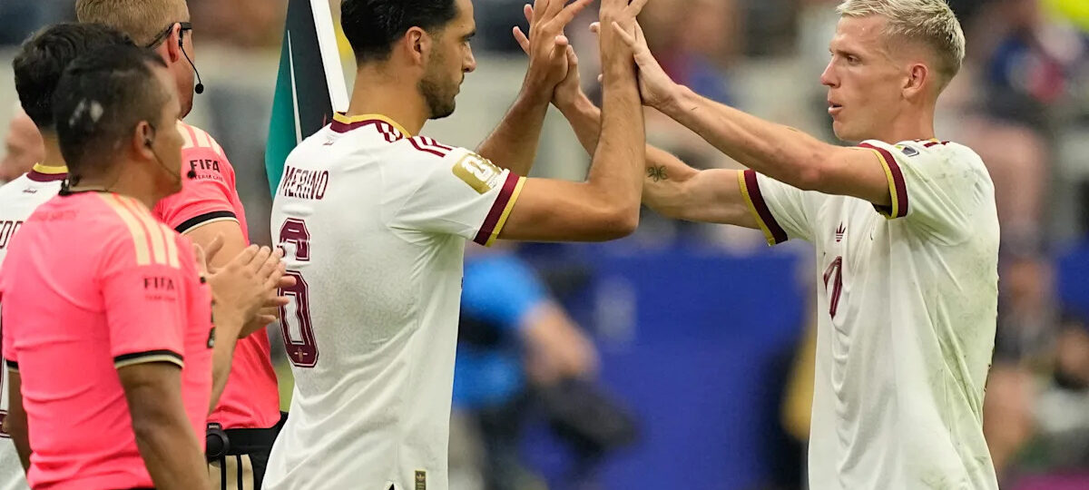 Spain practices outside before the World Cup final as smoke fills the air in northern New Jersey
