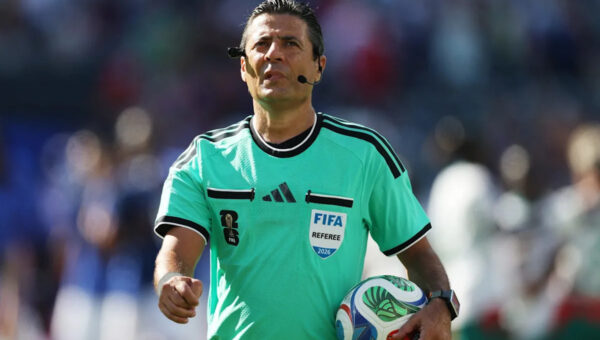 Who is the referee for Mexico vs England in World Cup round of 16?