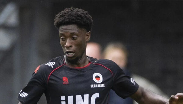 Huddersfield sign Excelsior winger Fernandes