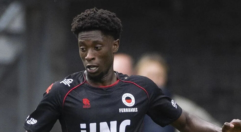 Huddersfield sign Excelsior winger Fernandes