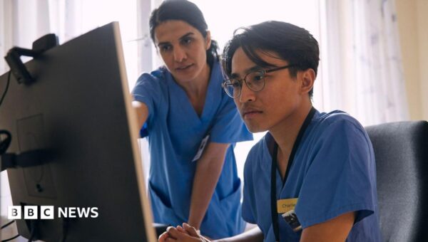 NHS senior doctors in England vote in favour of strikes