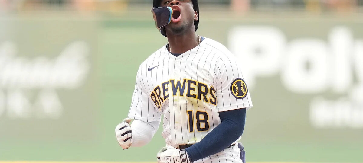 Brewers bounce back with blowout win, even series against Giants