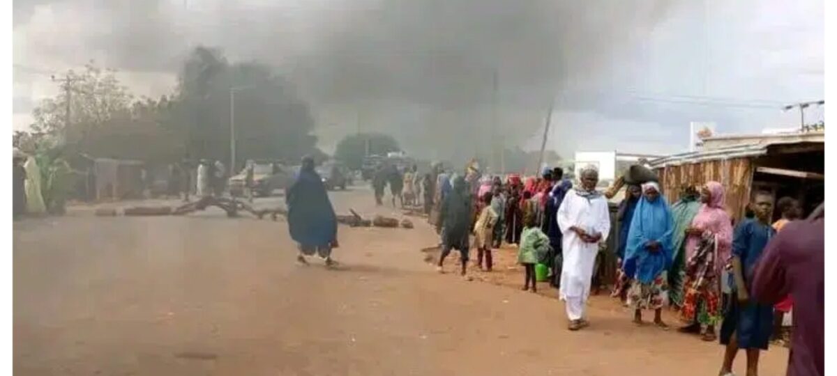 Bandit attacks spark protest in Sokoto as angry residents block major highway [VIDEO]