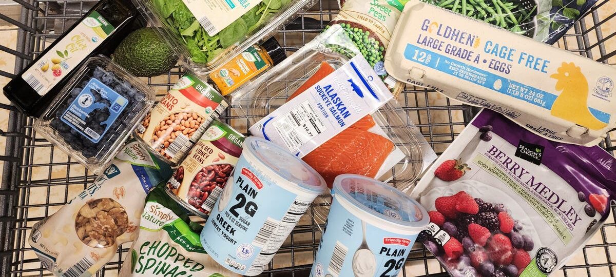 I'm a registered dietitian. Here are 12 of my favorite budget-friendly anti-inflammatory foods at Aldi.