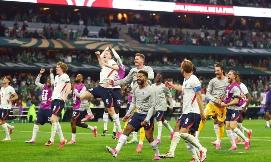 England’s Jordan Henderson injures wrist in Mexico World Cup celebration