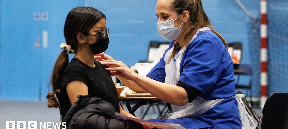 Teenagers from 15 should be given MenB vaccine, say UK experts after Kent outbreak