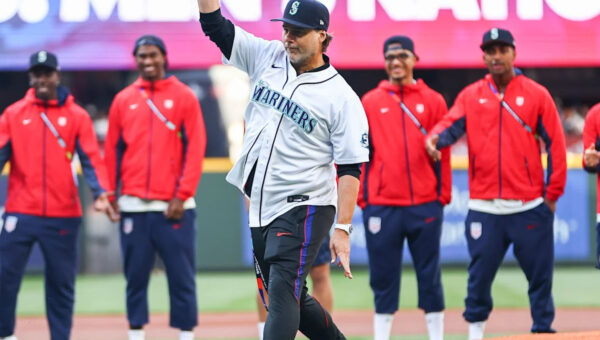 Mauricio Pochettino Throws Out First Pitch at Seattle Mariners Game