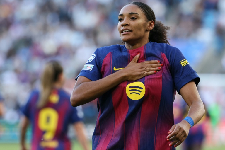Spain striker Paralluelo joins Lyon from Barcelona