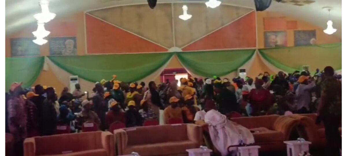 Fistfigh averted at Osun guber INEC stakeholders meeting (Video)