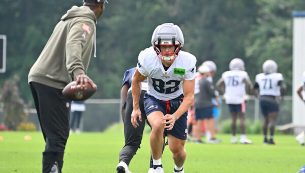 Patriots coach Mike Vrabel shares early thoughts on rookie Eli Raridon