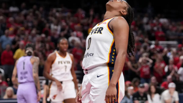 How many points did Kelsey Mitchell score tonight in Fever vs Storm?